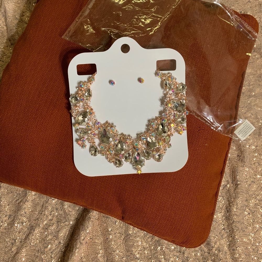 Women’s necklace